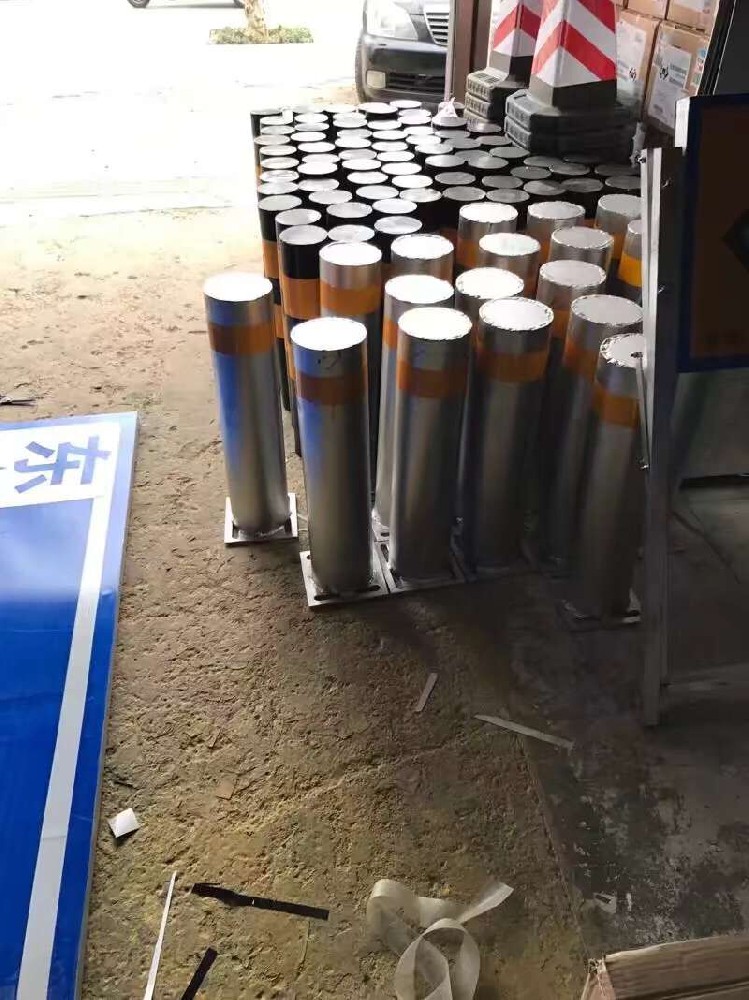 警示柱与护栏