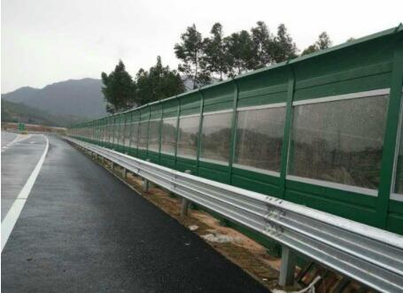 高速公路护栏板的特点和原理