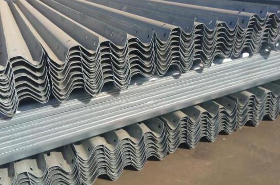 公路波形护栏板成套配件介绍