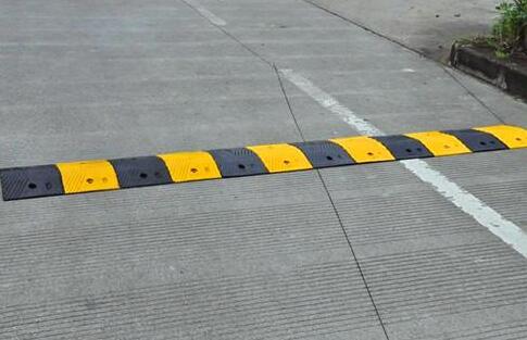 青岛减速带多少钱一米 青岛减速带多少钱一米