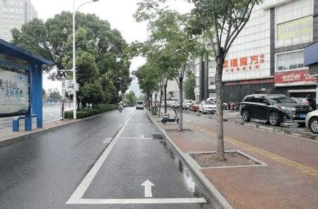 简述路边停车位划线标准